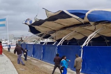 La Carpa de la Dignidad soportó un fuerte temporal