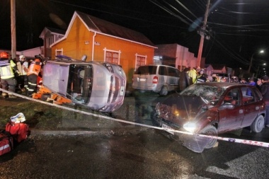 Familia de Río Grande herida en violento choque y vuelco en Punta Arenas