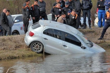 Santiago del Estero: un hombre que conducía borracho cayó a un canal, logró escapar, pero dejó morir a su amigo en el auto