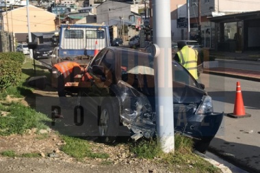 Ebrio colisionó contra un poste