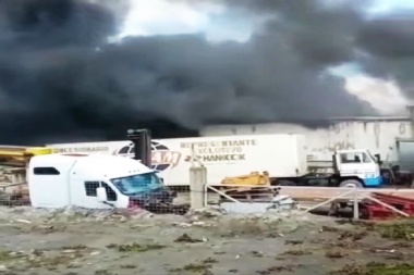 Incendio en Logant: "Se destruyeron 700 metros de los 1200 que tiene el depósito" informó Loreto