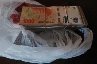 Regalo de Navidad: en Liniers, una mujer encontró $23.000 que eran para la operación de un niño y los devolvió