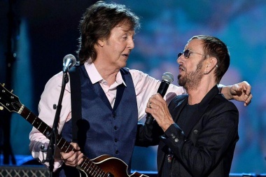 Volvió The Beatles: emocionante reencuentro de McCartney y Ringo Starr en escena