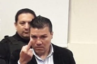 Con amenazas a la prensa arrancó el juicio al boxeador Carlos Baldomir, acusado de abusar de su hija