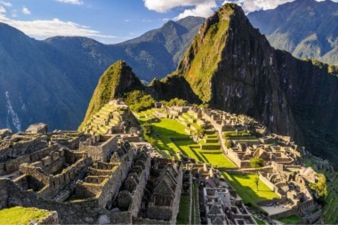 Los dos argentinos detenidos por defecar y causar daños en Machu Picchu pueden recibir penas de hasta seis años de cárcel