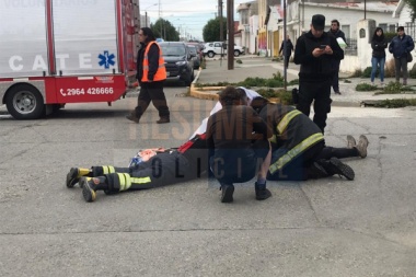 Conductora en aparente ebriedad chocó y huyó dejando una joven herida