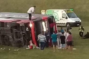Dos muertos y más de 30 heridos: otro vuelco fatal en la Ruta 2, a la altura de Samborombón