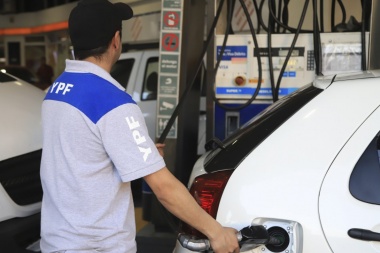YPF sube entre 13 y 15 centavos sus naftas por traslado de actualización impositiva