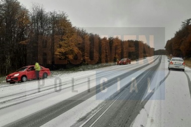 Choque entre 2 vehículos en la Ruta N° 3 debido al estado resbaladizo de la calzada por las primeras nevadas