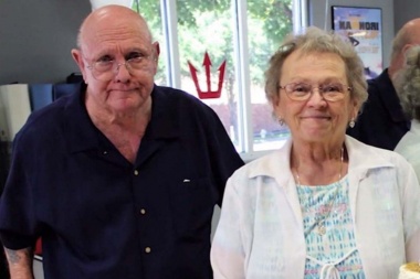 Juntos hasta el final: estuvieron casados 53 años, tuvieron coronavirus y murieron tomados de la mano