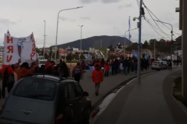 Los trabajadores del Hospital de Ushuaia se manifestaron por una recomposición salarial
