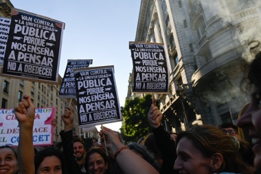 Tras la masiva marcha, el Gobierno de Milei dice que no cerrará universidades y volvió a reclamar auditorías