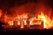 El fuego arrasó con una casa, al lado del polémico radar
